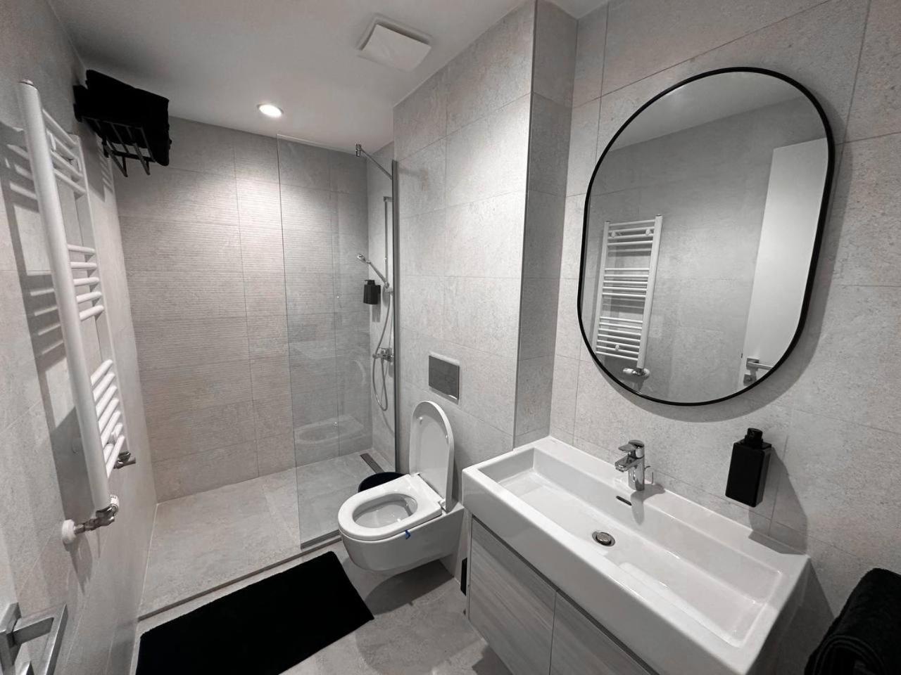 Beldorado - Waterfront Luxury Amber Apartment *